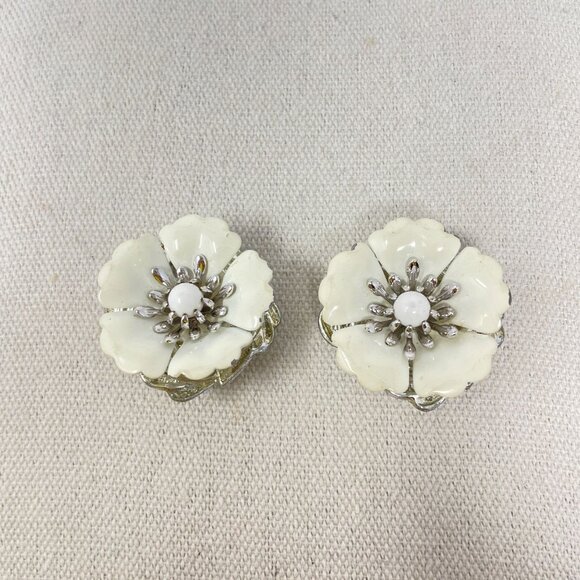 Vintage Sarah Coventry Floral Clip-On Earrings‎ White & Silver-Tone Metal Retro - Picture 10 of 11